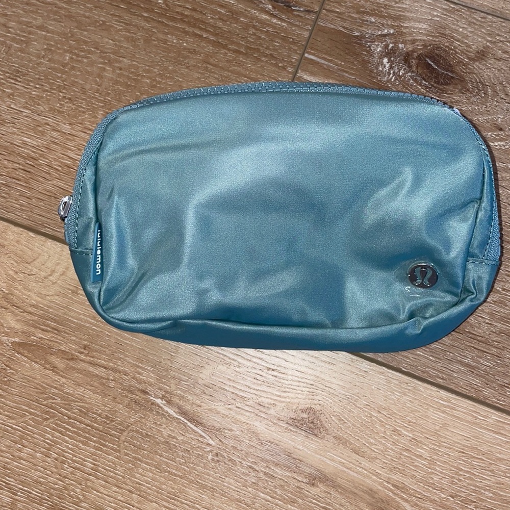 Lululemon everywhere belt bag Teal!